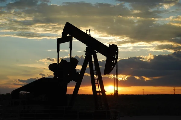 Petróleo pode cair abaixo de US$ 30/barril após suspensão de sanções a Irã