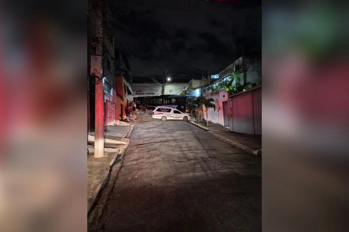 Ônibus perde controle e atinge carro funerário que transportava corpo em BH