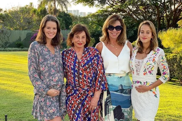 Gabriella Constantino, Noris Foresti, Cristiane Constantino e Luiza Vidal