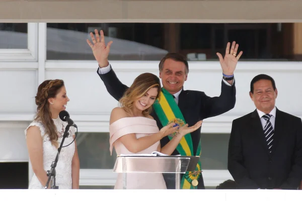Servidores acessaram dados sigilosos de Bolsonaro e Michelle