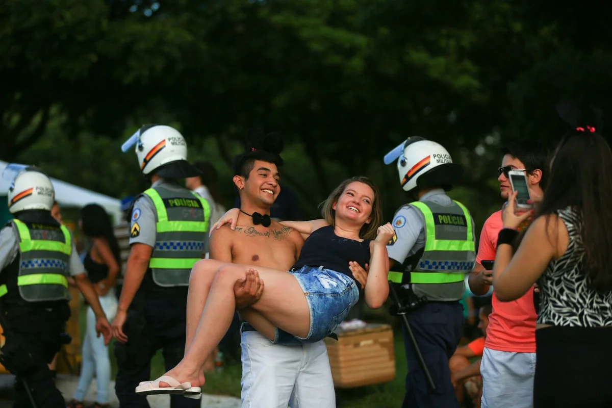 Foliões tomam as ruas de Brasília no segundo dia de carnaval - imagem 5 Foliões tomam as ruas de Brasília no segundo dia de carnaval - imagem 5