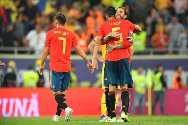 Espanha sofre, mas mantém 100% de aproveitamento nas Eliminatórias