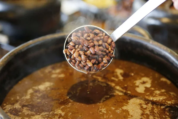 Feijoada completa em casa: veja oito opções que fazem delivery