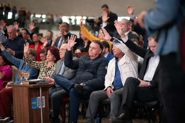 Ex-presidente Jair Bolsonaro aparece com cara de choro durante culto em igreja de Taguatinga - Metrópoles