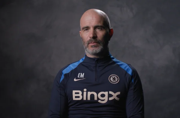 Foto colorida de Enzo Maresca, treinador do Chelsea - Metrópoles