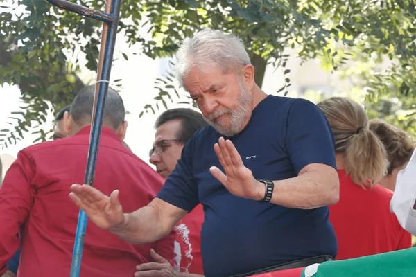 Datafolha cancela registro de pesquisa nacional com Lula