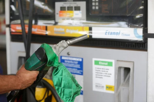 Litro da gasolina já pode ser encontrado por menos de R$ 4 no DF. Veja