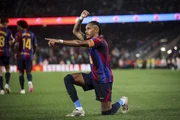 Raphinha comemora gol pelo Barcelona Raphinha comemora gol pelo Barcelona