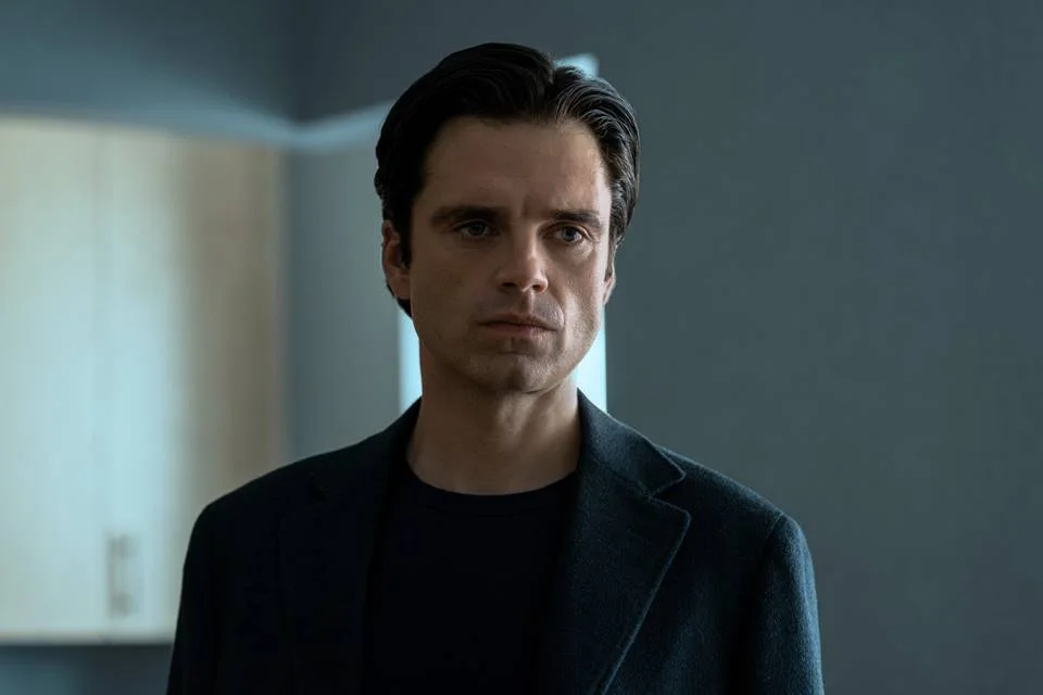 Sebastian Satna como Max em Sharper - Uma Vida de Trapaças Sebastian Satna como Max em Sharper - Uma Vida de Trapaças