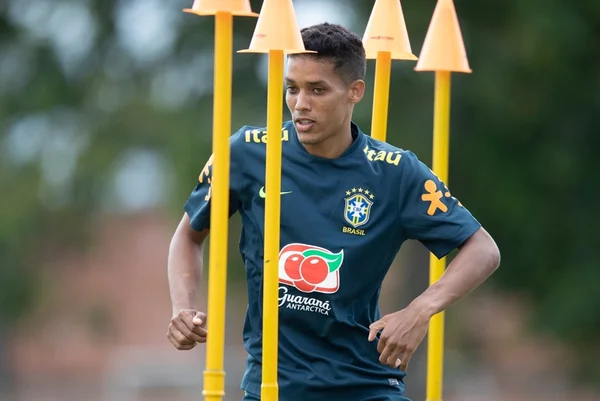 Pré-Olímpico: Pedrinho “evita” Benfica e exalta o Corinthians