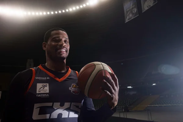 Foto colorida de Shamell Stallworth, do Caxias do Sul - Metrópoles