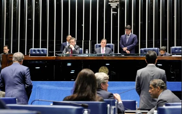 Votação do fim do foro no Senado é adiada, proposta volta para CCJ