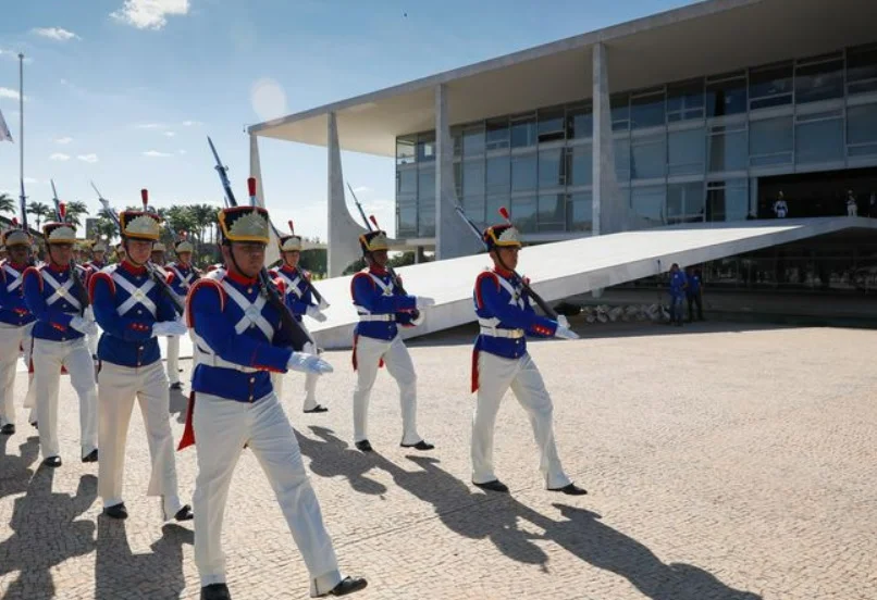 Soldados da Guarda Presidencial protegem o Planalto Soldados da Guarda Presidencial protegem o Planalto