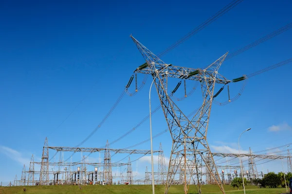Mais de 40% das indústrias migraram para o mercado livre de energia em 2 anos, aponta CNI