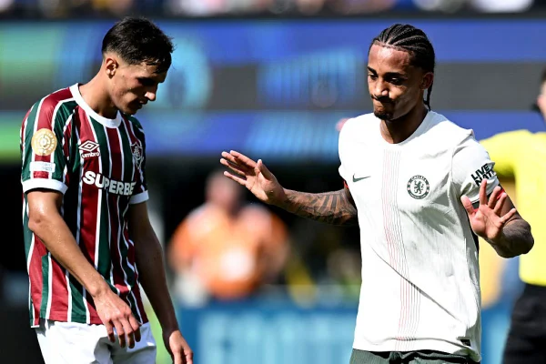 Foto colorida de João Pedro contra Fluminense pelas semifinais do Mundial de Clubes - Metrópoles