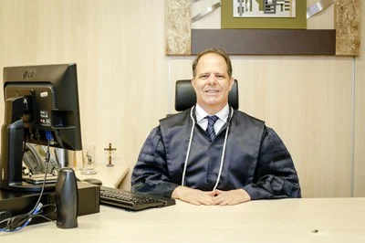 Arquibaldo Carneiro é eleito desembargador no TJDFT