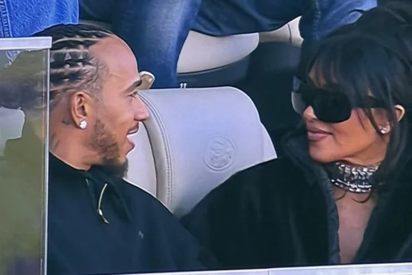 Kim Kardashian e Lewis Hamilton oficializam romance no Super Bowl 2026