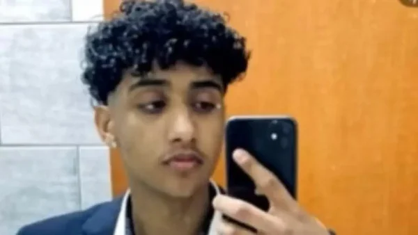 rapaz fazendo selfie