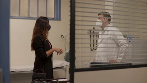 Betina (Isis Valverde) e Matias (Milhem Cortaz) em Amor de Mãe
