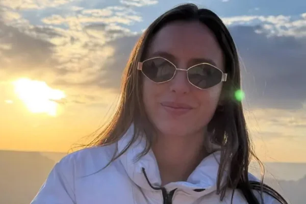 Renata Alves Mietto em foto colorida - Metrópoles