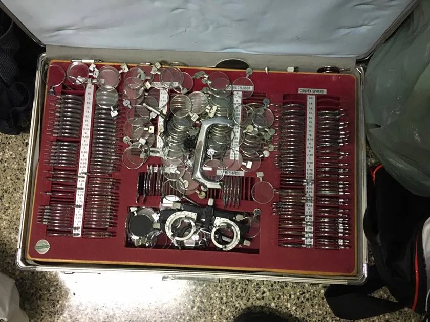 Policiais encontraram uma maleta de oftalmologia Policiais encontraram uma maleta de oftalmologia