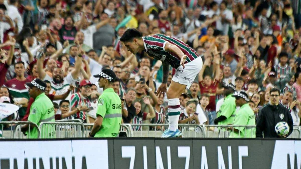 Com dois golaços, Fluminense vence e rebaixa o Coritiba