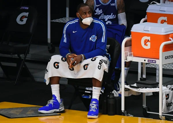 LeBron é acusado de incitar violência contra polícia e apaga postagem