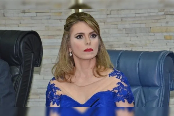 juíza Fernanda Martins Perpetuo de Lima Vazquez