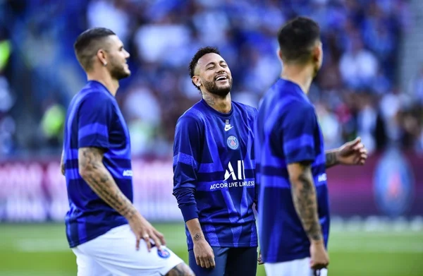 Torcida do PSG chama Neymar de “filho da p…” na volta ao Francês