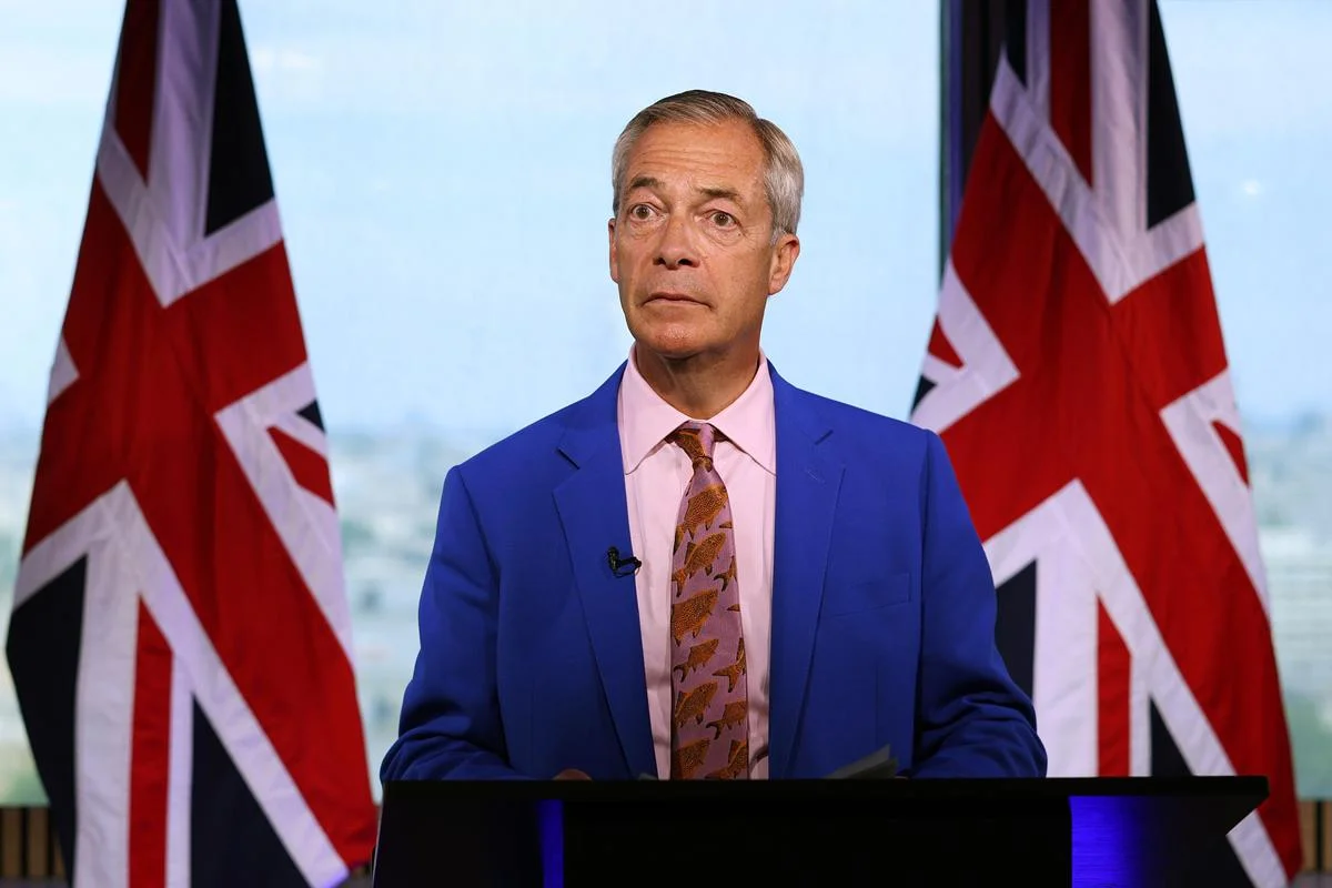 "Pai do Brexit" recupera cadeira no parlamento do Reino Unido