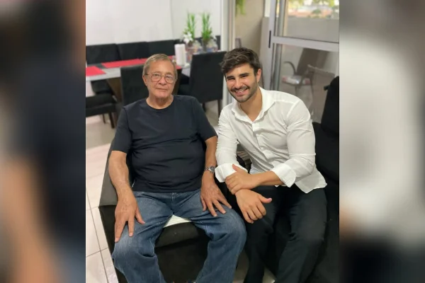 Irmão de Dilma Roussef e Pedro Roussef