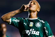Clubes brasileiros dependem muito da venda de seus atletas para tentarem colocar as contas em dia Clubes brasileiros dependem muito da venda de seus atletas para tentarem colocar as contas em dia