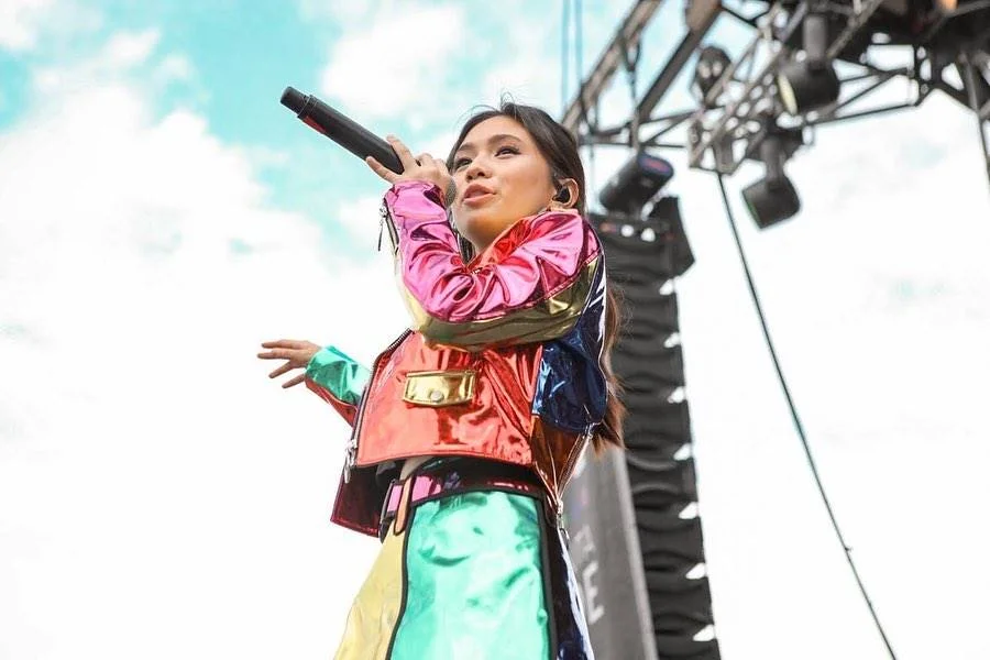 <strong>Niki:</strong> Nicole Zefanya, conhecida profissionalmente como Niki, é uma cantora, compositora e produtora de músicas da Indonésia. Uma de suas principais faixas é <a href="https://www.youtube.com/watch?v=5e6F1VA6WG4">Indigo</a>. A composição viralizou no TikTok e está em mais de 600 mil vídeos da plataforma <strong>Niki:</strong> Nicole Zefanya, conhecida profissionalmente como Niki, é uma cantora, compositora e produtora de músicas da Indonésia. Uma de suas principais faixas é <a href="https://www.youtube.com/watch?v=5e6F1VA6WG4">Indigo</a>. A composição viralizou no TikTok e está em mais de 600 mil vídeos da plataforma