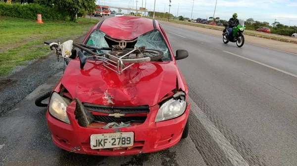 Ciclista morre após ser atropelado por carro na BR-040