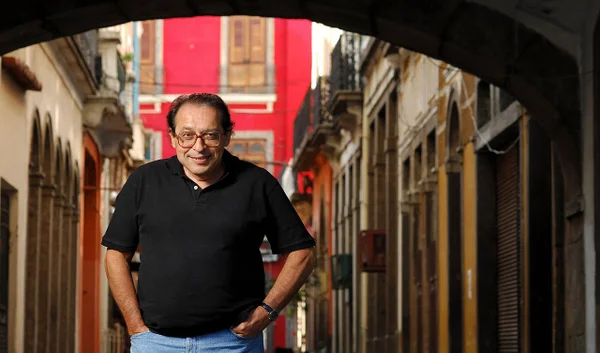 Ruy Castro resgata a importância do samba-canção em novo livro