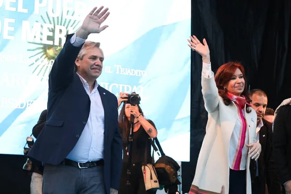 Candidato favorito à Presidência da Argentina visitará Lula na cadeia