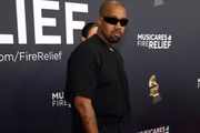 Kanye West diz amar pornografia e agradece aos judeus