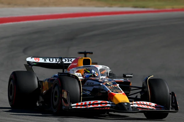 Isak Hadjar piloto da Racing Bulls