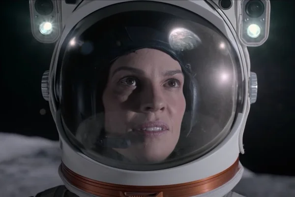 Hilary Swank em Away