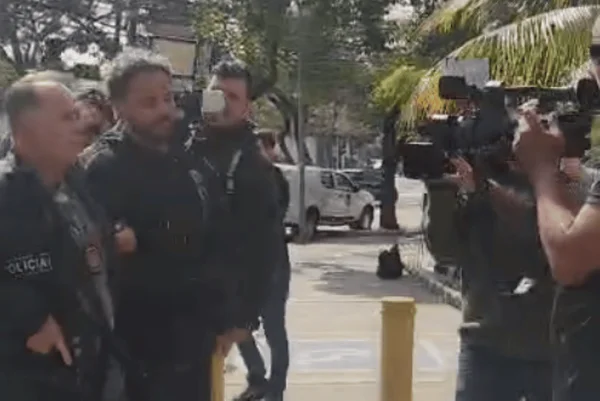 Hytalo Santos chega ao Deic após ser preso