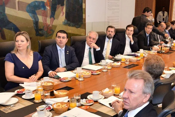 A deputados, presidente do BC propõe taxa extra para cheque especial