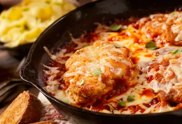 Parmegiana com mix de queijos- Metrópoles