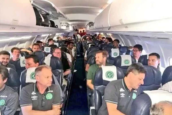 Jornalistas e equipe da Chapecoense filmaram embarque em SP