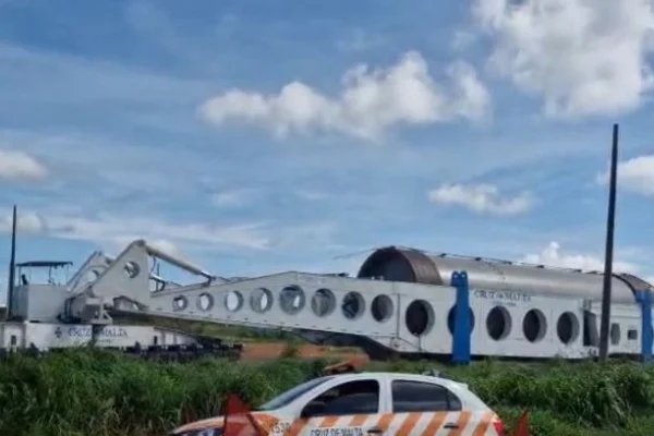 GO: transporte de moinho de 700 toneladas impacta trânsito em rodovias