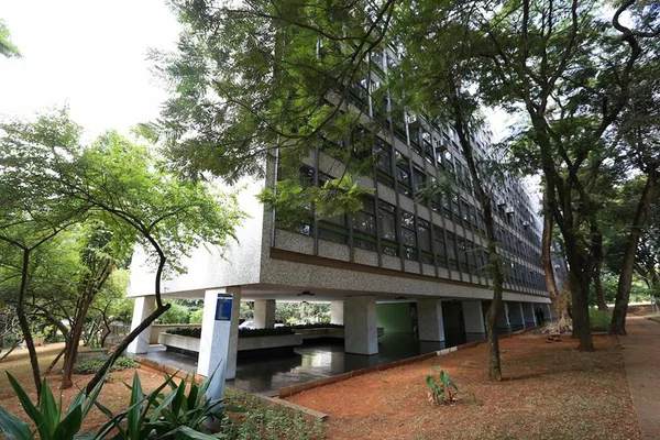 União gastou R$ 823 mi para bancar casas de servidores e autoridades