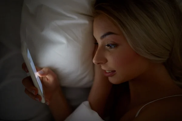 Vídeos de ASMR viralizam no YouTube e prometem te fazer cair no sono