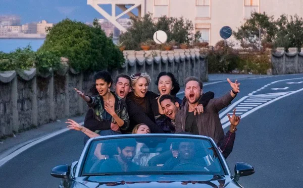 Sense8 encerra saga a toque de caixa, mas agrada os fãs