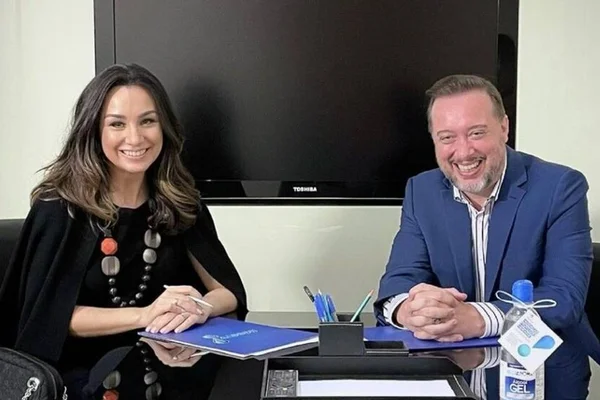Millena Machado é a nova âncora do RedeTV News