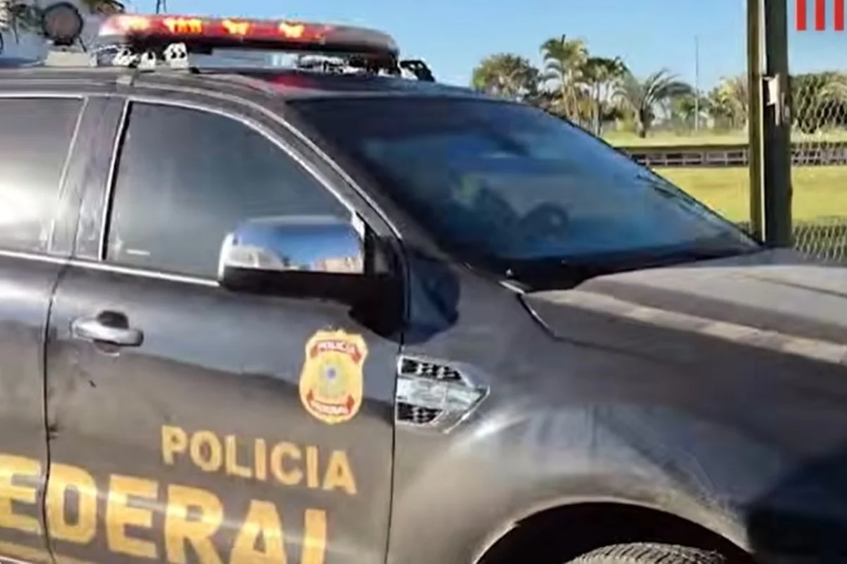 Por determinação do Supremo Tribunal Federal (STF), policiais federais cumprem 18 mandados de busca e apreensão nos estados da Bahia, de São Paulo e no Distrito Federal Por determinação do Supremo Tribunal Federal (STF), policiais federais cumprem 18 mandados de busca e apreensão nos estados da Bahia, de São Paulo e no Distrito Federal