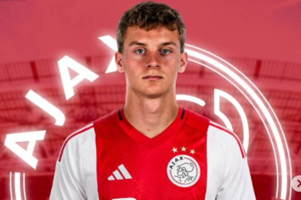Ajax fecha a contratação de Maximilian Ibrahimović, filho de Zlatan
